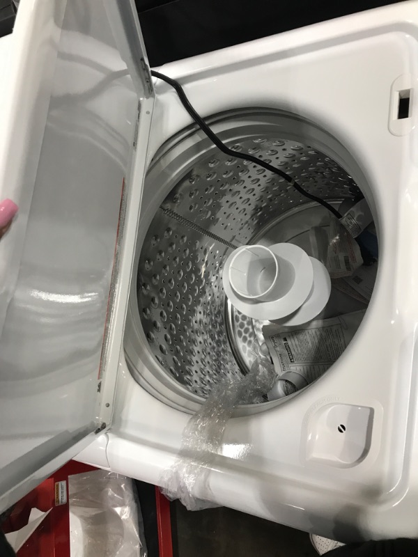 Photo 5 of GE 4.5-cu ft High Efficiency Agitator Top-Load Washer (White)
