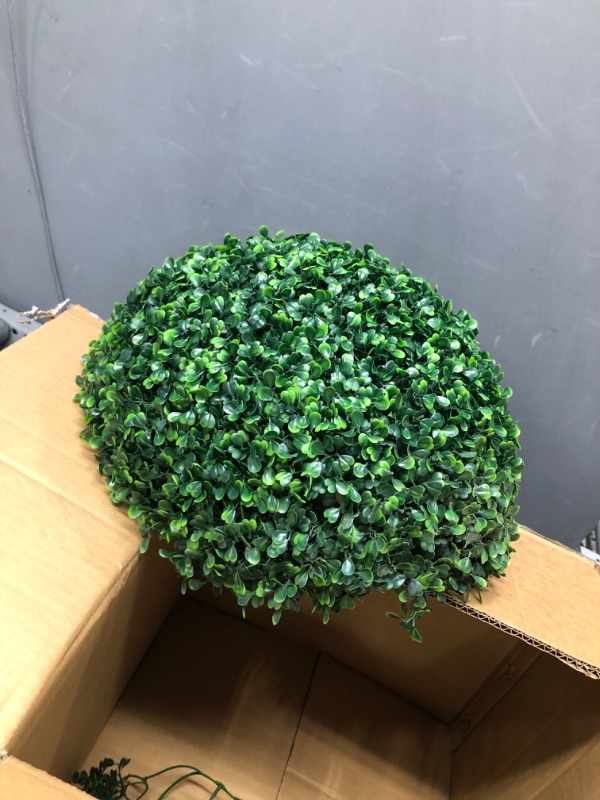 Photo 2 of 
Only One Item**VEVOR Artificial Topiaries Boxwood Trees, 16” Tall ), Ball-Shape Faux Topiaries Plant, All-year Green Feaux Plant Decorative Balls for Backyard, Balcony,Garden, Wedding and Home Décor