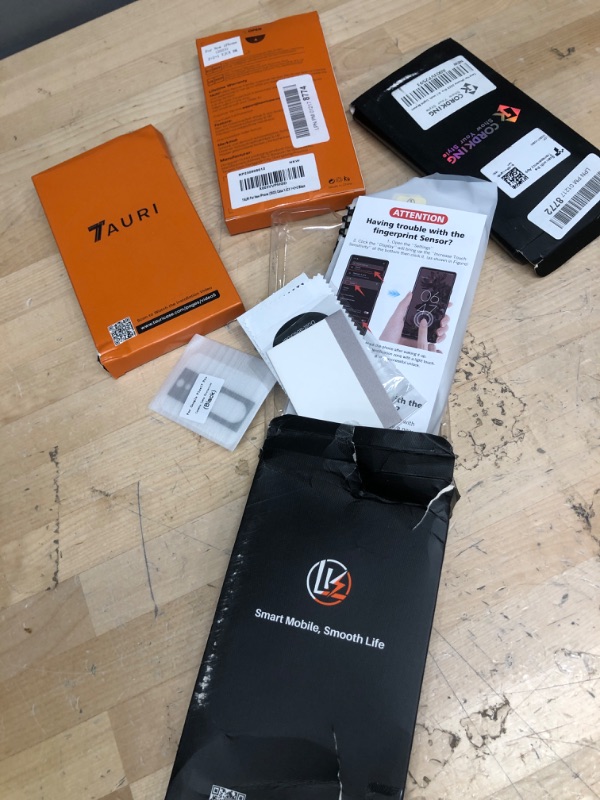 Photo 1 of MIXED BUNDLE OF CELLPHONE CASES AND SCREEN PROTECTORS* 4 UNITS* 