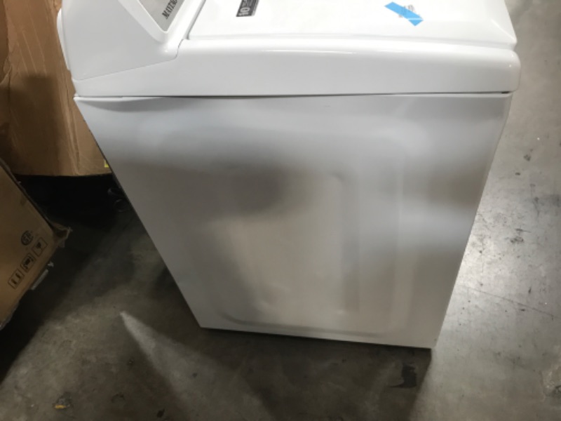 Photo 3 of Maytag 4.5-cu ft High Efficiency Agitator Top-Load Washer (White)
