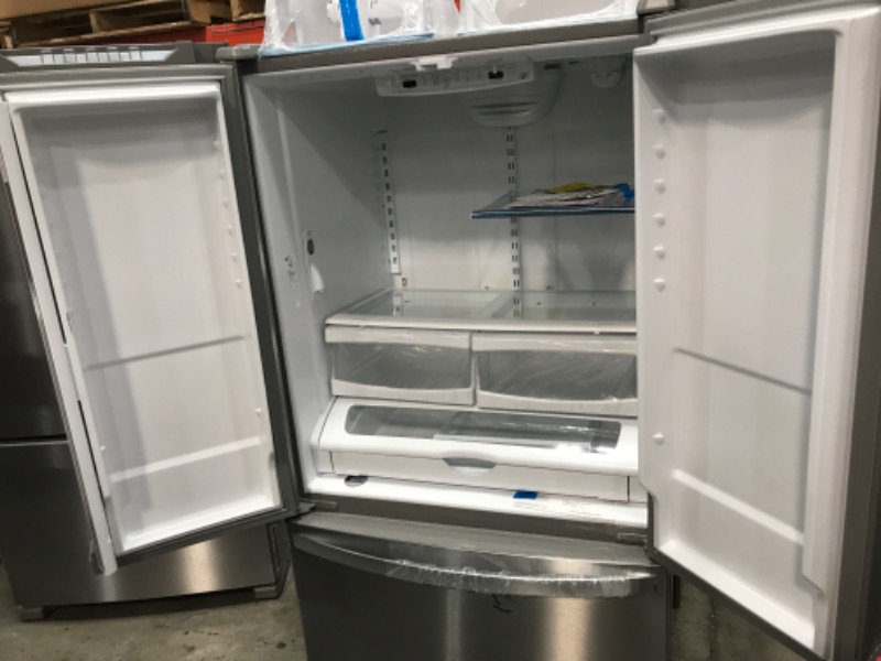 Photo 3 of Whirlpool 25.2-cu ft French Door Refrigerator with Ice Maker (Fingerprint Resistant Stainless Steel) ENERGY STAR
