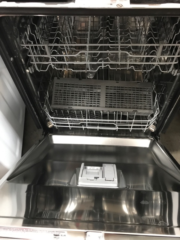 Photo 5 of LG Stainless Steel Tub Front Control 24-in Built-In Dishwasher (Stainless Steel Look) ENERGY STAR, 52-dBA
