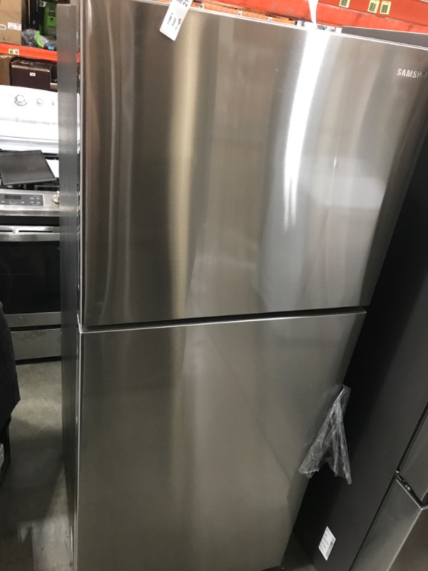 Photo 1 of Samsung 15.6-cu ft Top-Freezer Refrigerator (Stainless Steel) ENERGY STAR

