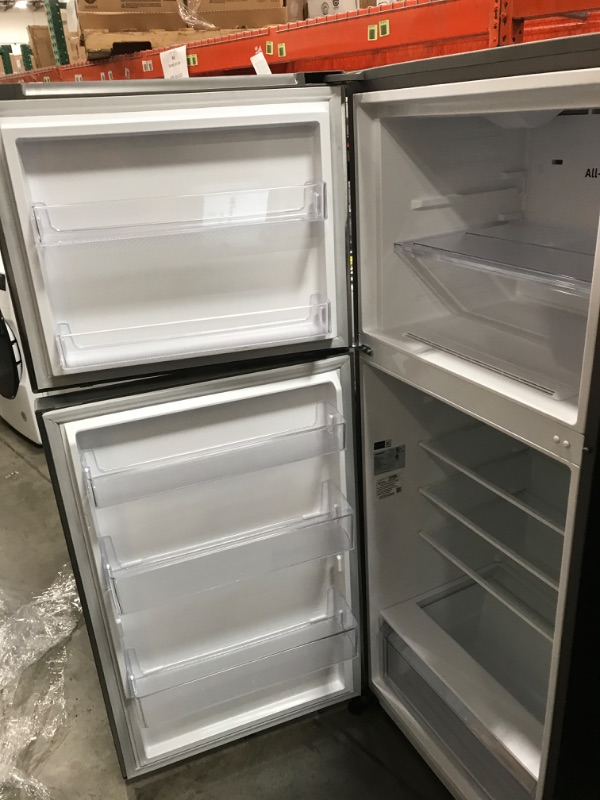 Photo 3 of Samsung 15.6-cu ft Top-Freezer Refrigerator (Stainless Steel) ENERGY STAR
