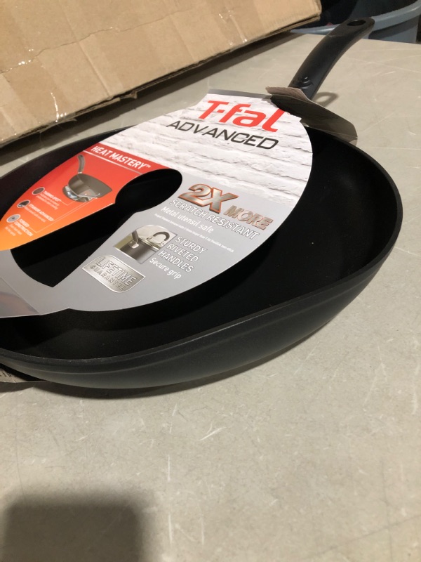 Photo 3 of * see images for damage *
T-Fal Ultimate Anodized Titanium Dishwasher Safe Nonstick 12 Inch Fry Pan, Black