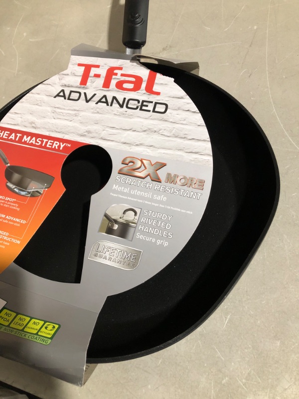 Photo 4 of * see images for damage *
T-Fal Ultimate Anodized Titanium Dishwasher Safe Nonstick 12 Inch Fry Pan, Black