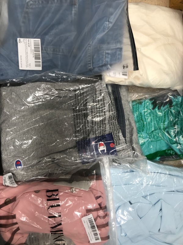 Photo 1 of 6 Pc  Assorted Clothing Bundle 