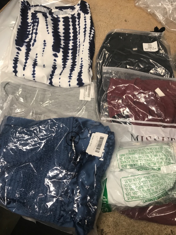 Photo 1 of 6 Pc Assorted Clothing Bundle