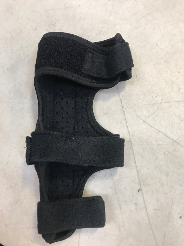 Photo 1 of Mars Wellness Boxer Fracture Splint - 4th or 5th Metacarpal Splint Hand and Finger Brace - Broken Fingers, Wrist, Pinky and Hand Immobilizer - Small/Medium Small/Medium (Pack of 1)