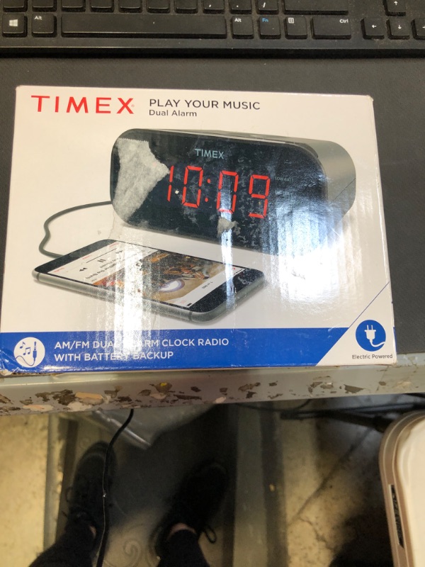 Photo 2 of AM/FM Dual Alarm Clock Radio