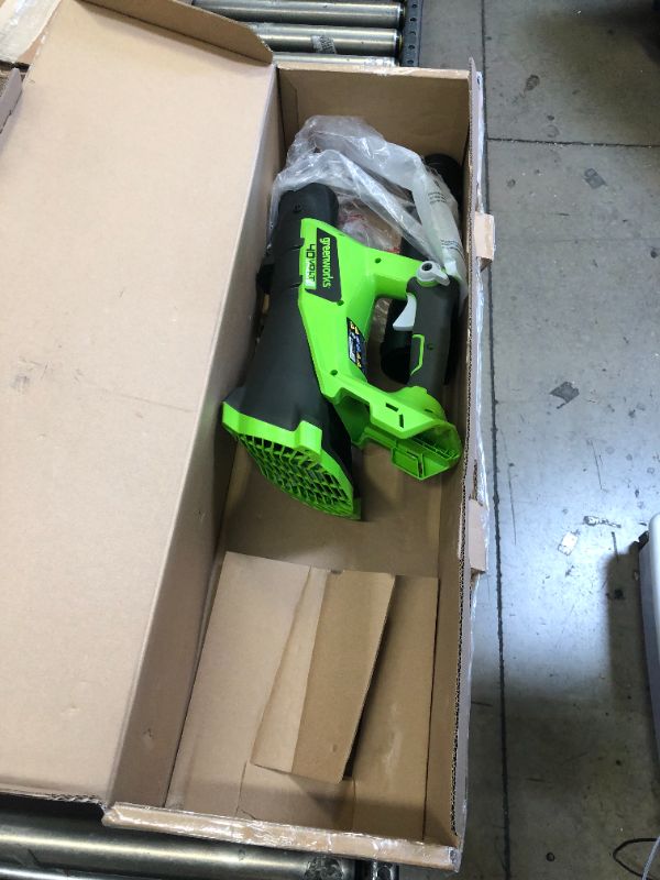 Photo 2 of *FOR PARTS ONLY* Greenworks 40V Cordless String Trimmer and Leaf Blower Combo Kit, 2.0Ah Battery and Charger Included 12" Trimmer + Blower (2.0Ah)