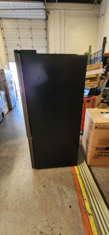 Photo 2 of Samsung 28.2-cu ft French Door Refrigerator with Ice Maker (Fingerprint Resistant Black Stainless Steel)