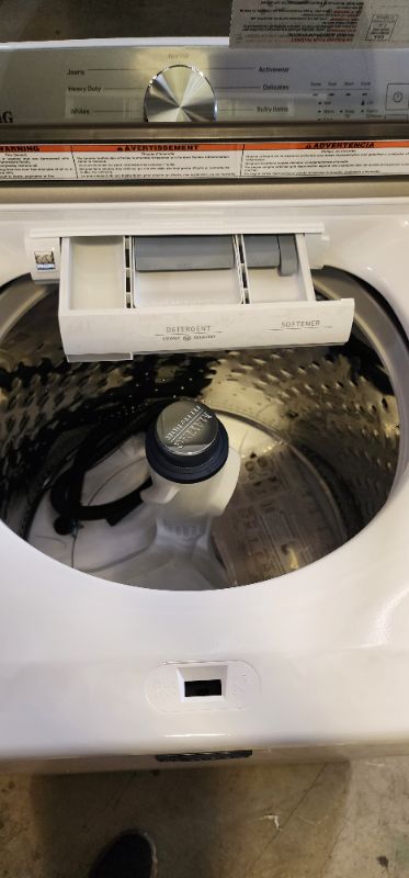 Photo 2 of Maytag Pet Pro 4.7-cu ft High Efficiency Agitator Top-Load Washer (White