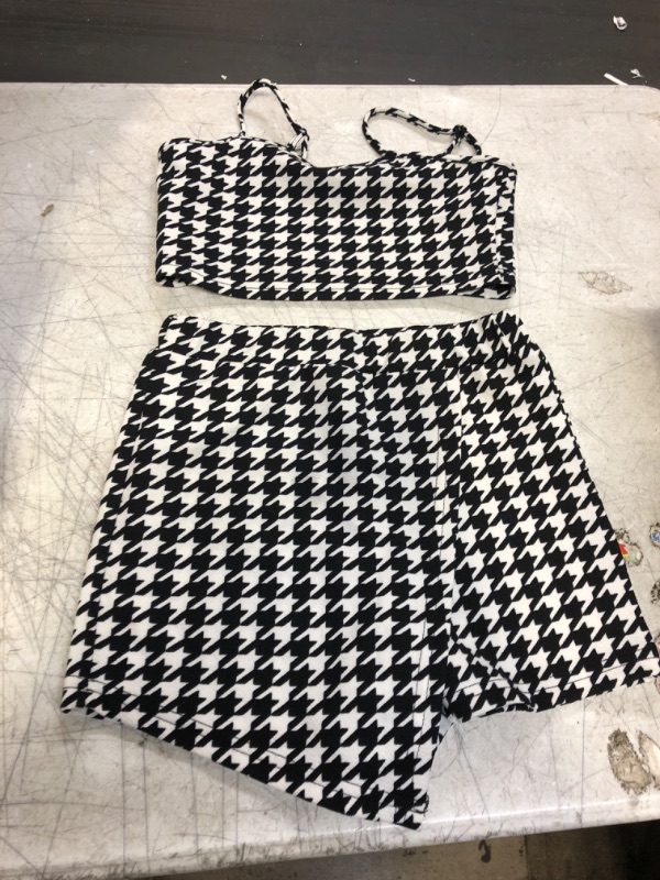 Photo 1 of GIRLS TWO PIECE SET
SIZE 8Y OLD 