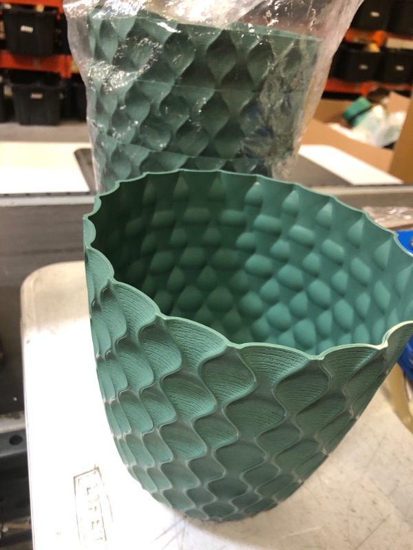 Photo 1 of 4 PCK PLASTIC PLANTERS 