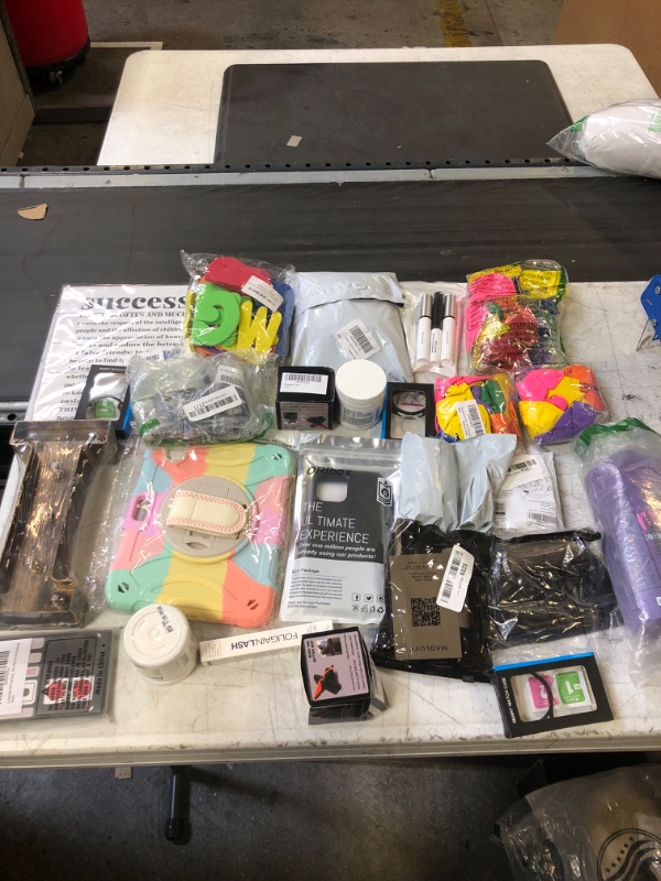 Photo 1 of 25 PCS MISC. ITEMS BAG LOT