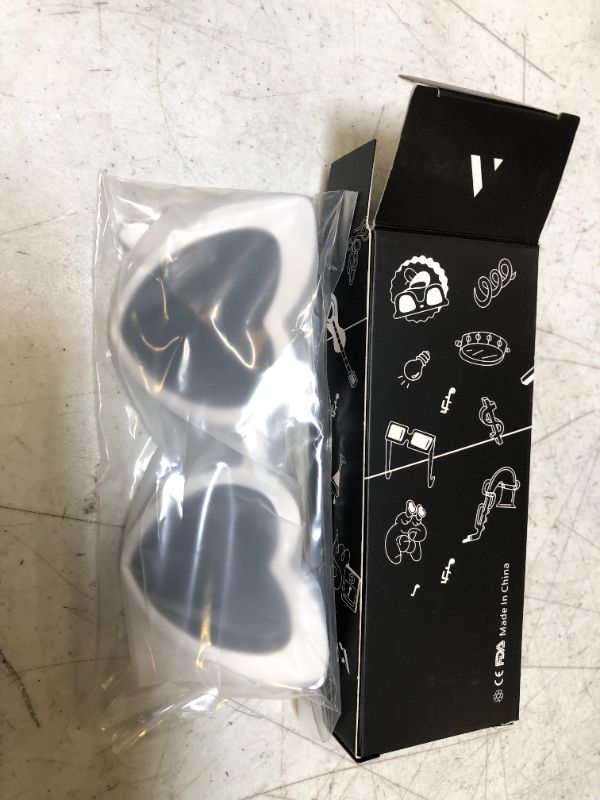 Photo 1 of 2 Pack - VANLINKER Heart Shaped Sunglasses Women Trendy Retro Cat Eye Sunglasses Gift Idea VL9604

