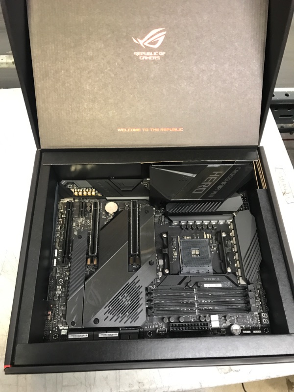 Photo 2 of 
ASUS ROG Crosshair VIII Hero X570 ATX Motherboard with PCIe 4.0, Integrated 2.5 Gbps LAN,  USB 3.2, SATA, M.2, Node and Aura Sync RGB Lighting
