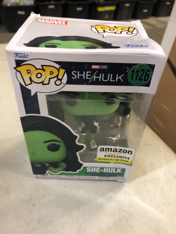 Photo 2 of Funko Pop! Marvel: She-Hulk - She-Hulk Glow in The Dark, Amazon Exclusive