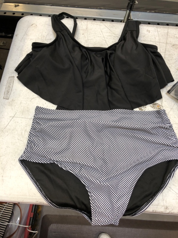 Photo 1 of BLACK AND WHITE 2 PC WOMEN'S SWIMSUIT - SIZE XL