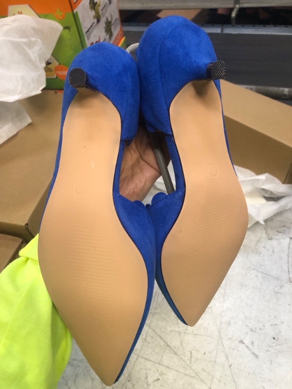 Photo 1 of CLOSED POINTED HEELS SIZE 6 