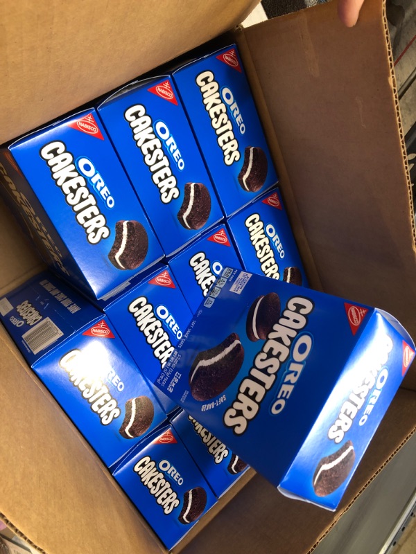 Photo 2 of 12pcs---OREO Cakesters Soft Snack Cakes, 5 - 2.02 oz Snack Packs----exp date07/2023