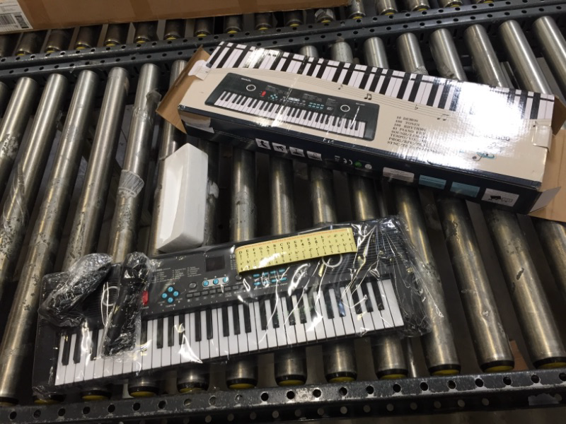 Photo 1 of 61 key electric keyboard