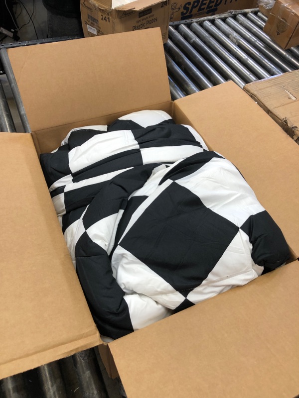 Photo 2 of Andency Black White Plaid Comforter King(104x90Inch), 3 Pieces (1 Plaid Comforter and 2 Pillowcases) Black White Checkerboard Comforter Set, Lightweight Microfiber Geometric Bedding Comforter Set Black White King - missing pillow cases 