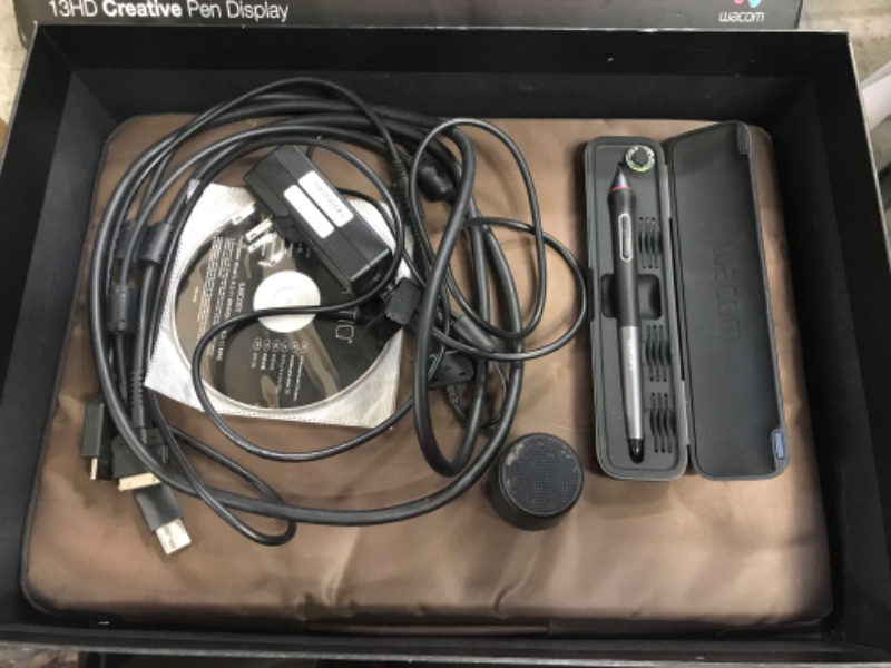 Photo 4 of Wacom Cintiq 13HD Interactive Pen Display, DTK1300 (Old Version)