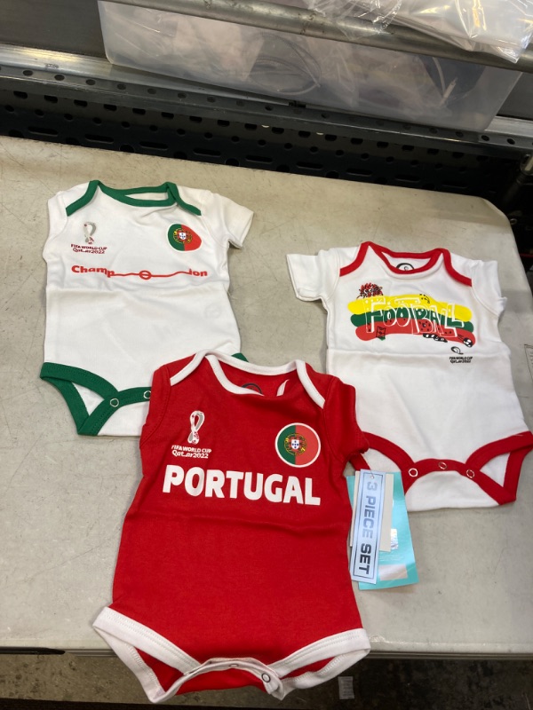 Photo 1 of 3 pcs ( 0-3 month ) baby onesies 