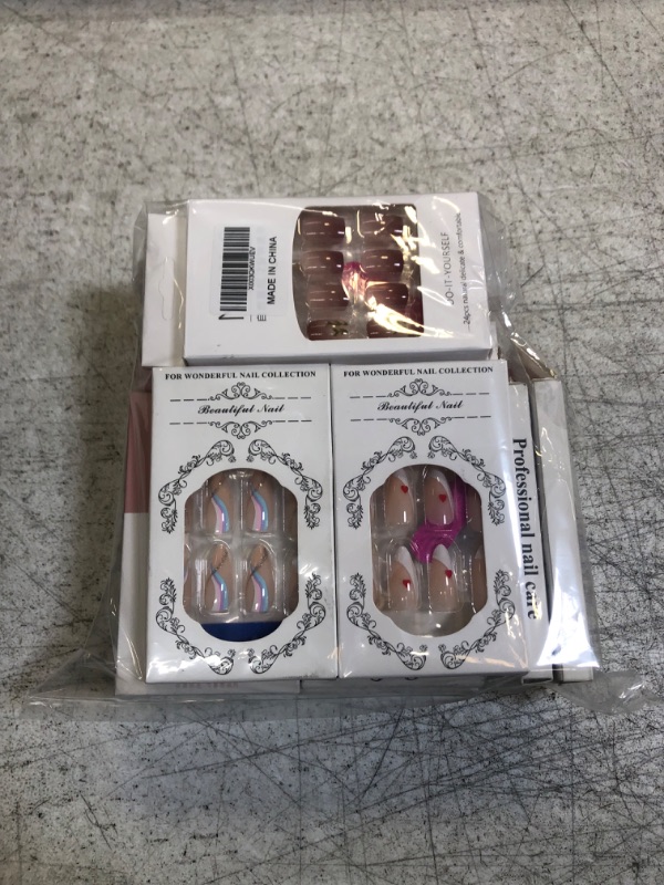 Photo 1 of 20PCS PRESS ON NAIL BUNDLE 