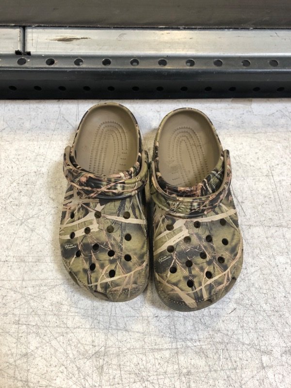 Photo 1 of Camouflage Crocs, Size 6