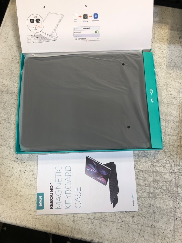 Photo 1 of ESR Rebound Magnetic Keyboard + Case Compatible with iPad Pro 12.9"
