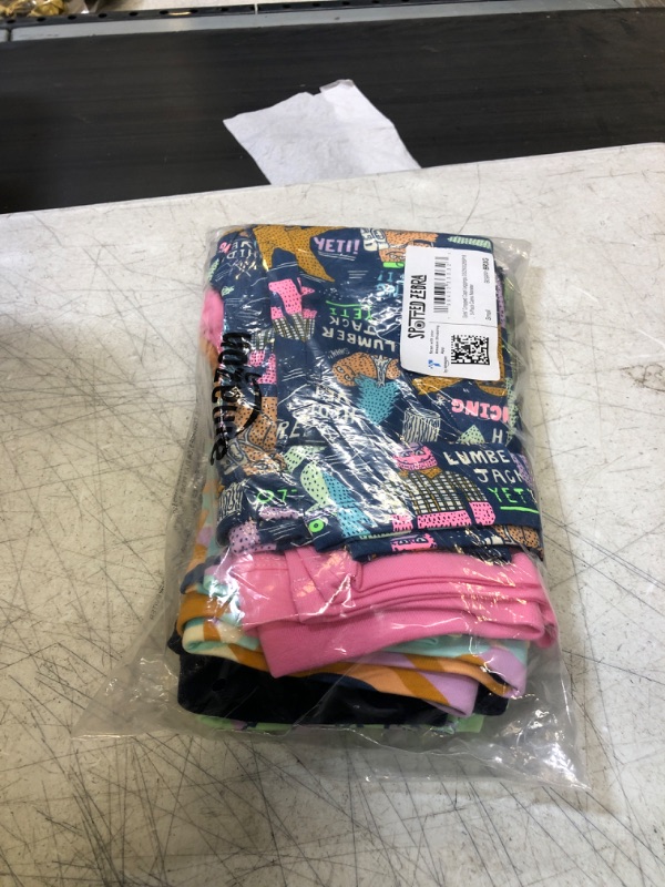Photo 2 of Amazon Essentials Girls and Toddlers' Cropped Capri Leggings (Previously Spotted Zebra), Multipacks 5 Camo/Monster Small