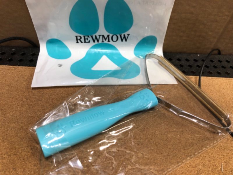 Photo 2 of  Rewmow Pet Hair Remover,Hair Cleaner Pro Pet Hair,Dog Hair Remover Quickly Removes Drop Pet Hair,Reusable Cat Hair Remover is Suitable for Pet Towers, Carpets and Sofas
