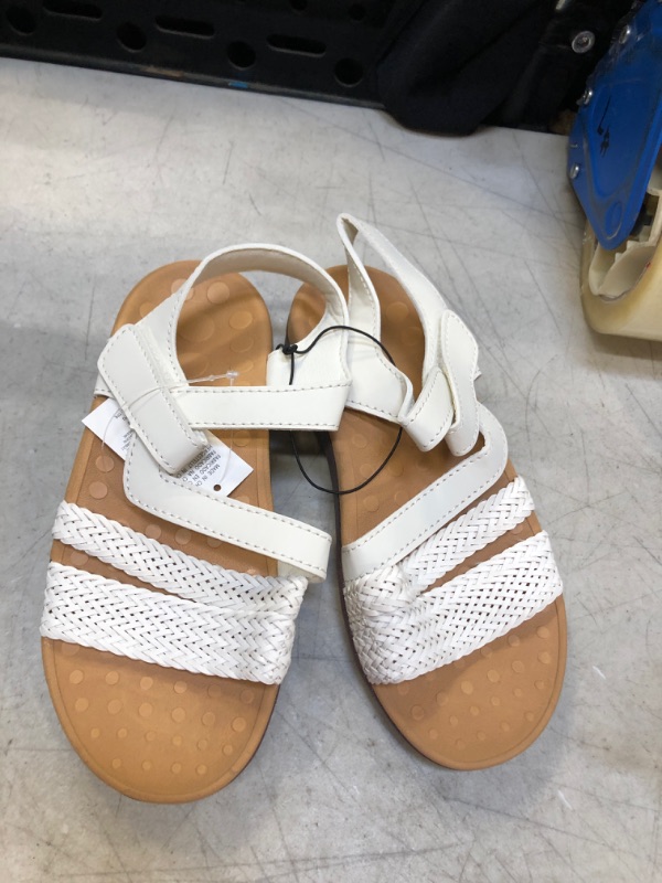 Photo 1 of  WOMENS SIZE 6 WHITE SANDALS 