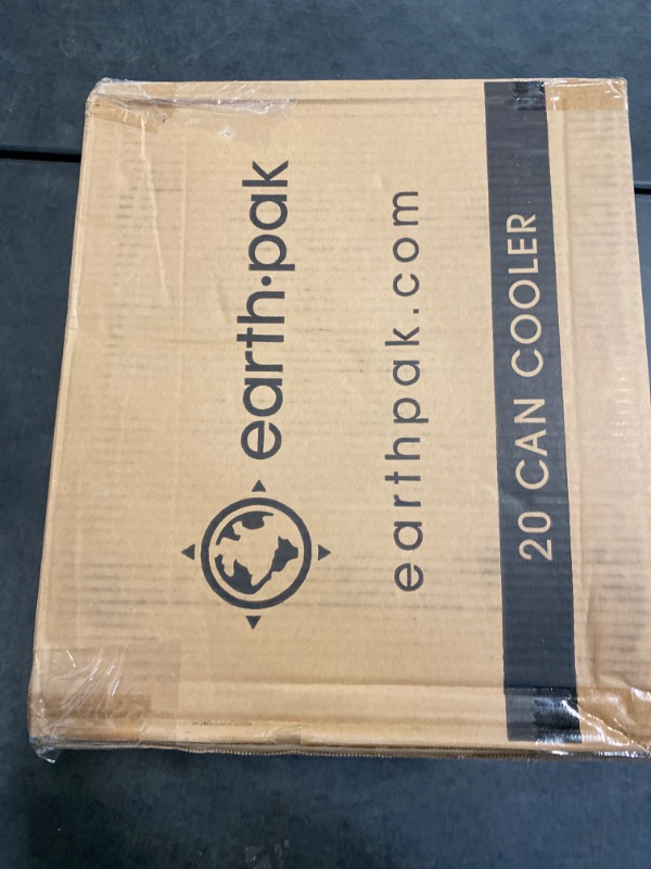 Photo 1 of Earth Pak Heavy Duty Waterproof 20-Can Soft Cooler Bag for Camping, Kayaking, Beach Trips - Mesh Bag Insert Included
ITEM MAY BE USED
