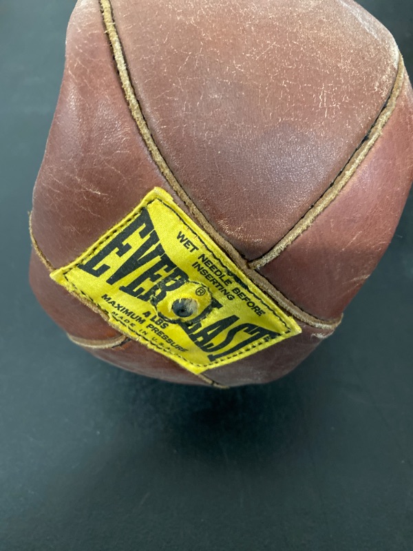 Photo 3 of Everlast Leather Speed Bag Model 4210 -ITEM IS USED/ DOES NOT CONTAIN FILLING
