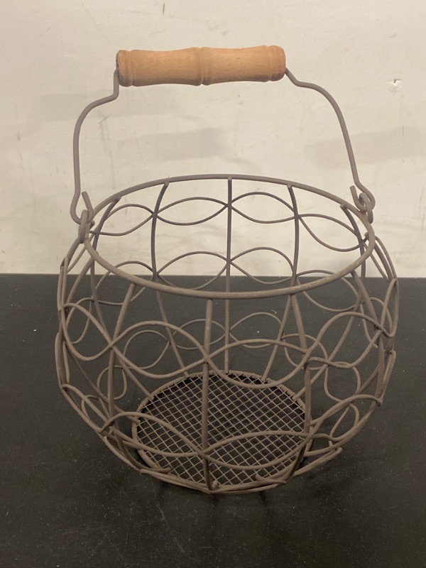 Photo 4 of LINCOUNTRY Egg Basket for Gathering Fresh Eggs,Egg Baskets for Fresh Egg Farmhouse,Egg Collecting Basket,Round Metal Wire Egg Basket With Handle,Refrigerator Countertop Holder,Gift Kitchen Storage Bin