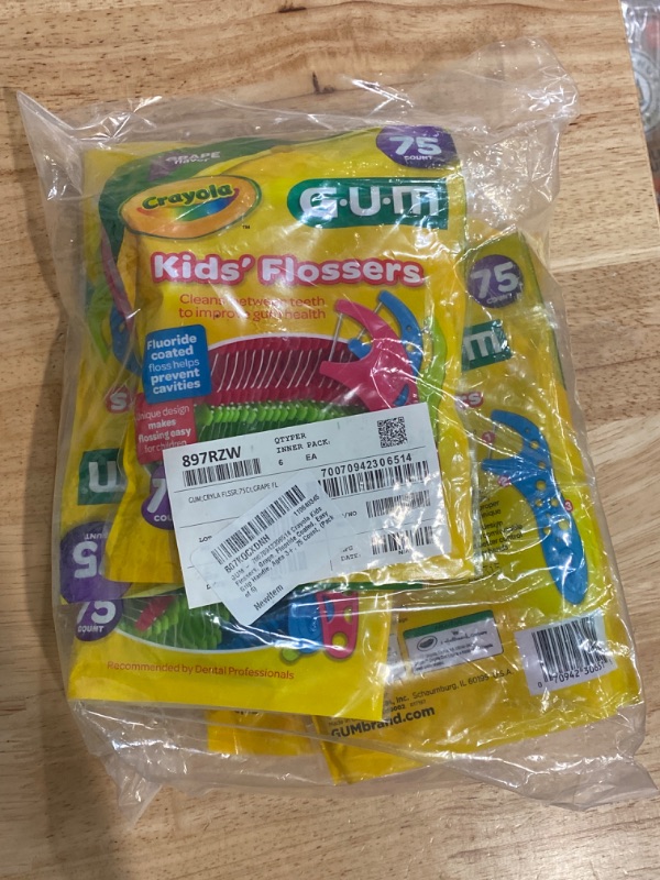 Photo 2 of GUM - 70070942306514 Crayola Kids? Flossers, Grape, Fluoride Coated, Easy Grip Handle, Ages 3+, 75 Count, (Pack of 6)