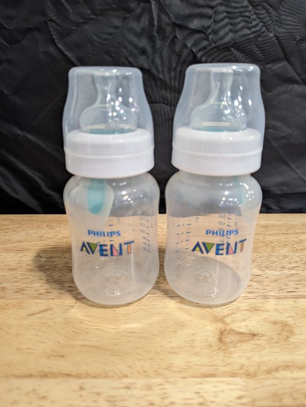 Photo 4 of Philips AVENT Anti-Colic Baby Bottle with AirFree Vent, 9oz, 2pk, Clear
