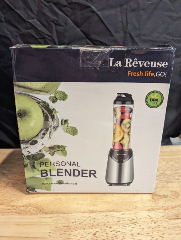 Photo 4 of La Reveuse Smoothies Blender Personal Size 300 Watts with 18 oz BPA-Free Portable Travel Sports Bottle, Silver
