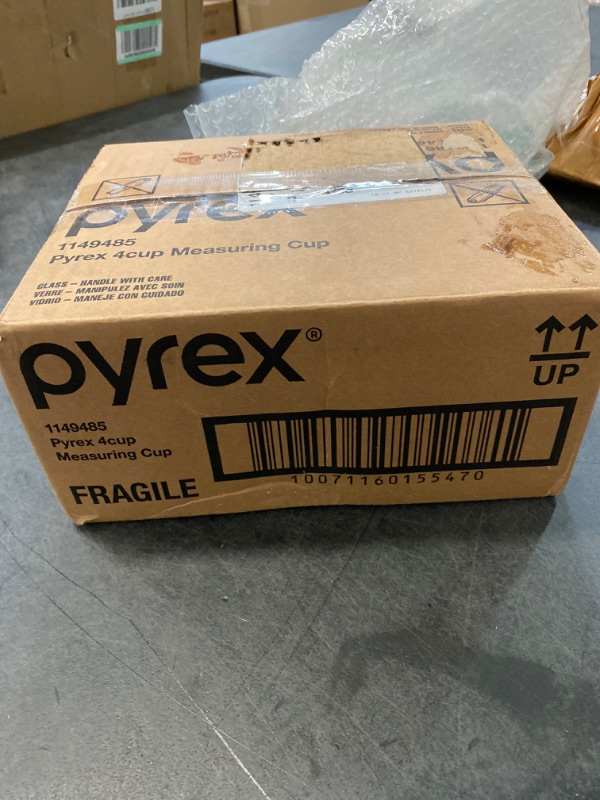 Photo 3 of Pyrex Glass Measuring Jug 1 litre 
