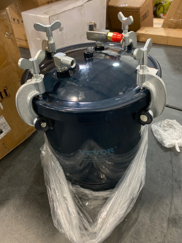 Photo 2 of ONLY TANK, VEVOR Spray Tank 10L/2.5gal Air Pressure Pot for Resin Casting
