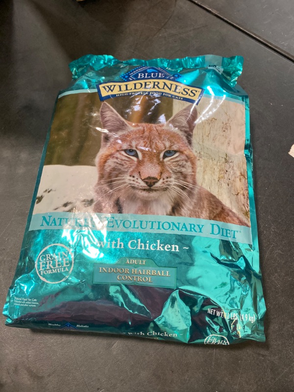 Photo 2 of Blue Buffalo Wilderness High Protein, Natural Adult Indoor Hairball Control Dry Cat Food, Chicken 11-lb Chicken 11 Pound (Pack of 1) NEW