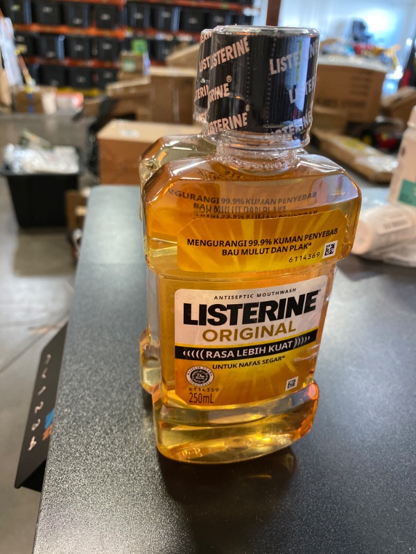 Photo 2 of Listerine Original 250 mL (Pack of 32)
