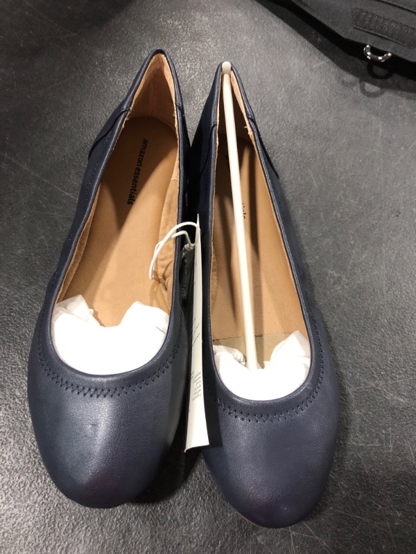 Photo 1 of Amazon Essentials Womens Shoes Size 10 Navy Blue