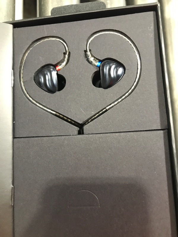 Photo 4 of FiiO FD3 PRO Earphones in-Ear Earbuds High Resolution 1DD Deep Bass Detachable MMCX Connector with 2.5/3.5/4.4mm Plugs DLC Black
