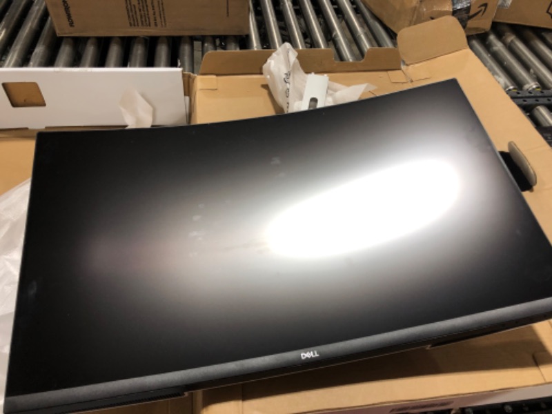 Photo 2 of Dell S3222HN 32-inch FHD 1920 x 1080 at 75Hz Curved Monitor, 1800R Curvature, 8ms Grey-to-Grey Response Time (Normal Mode), 16.7 Million Colors, Black (Latest Model)
