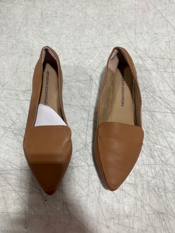 Photo 1 of Amazon Essentials Women's Loafer Flat Size 5